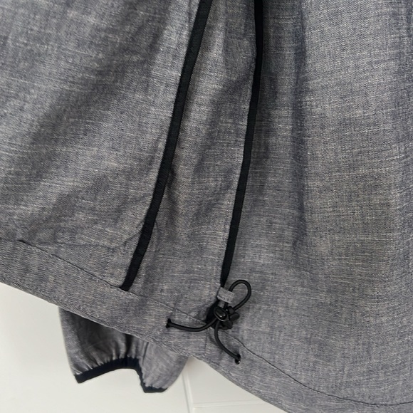 Nike Men’s Lightweight Zipper Jacket with Hidden Hood - Picture 5 of 7